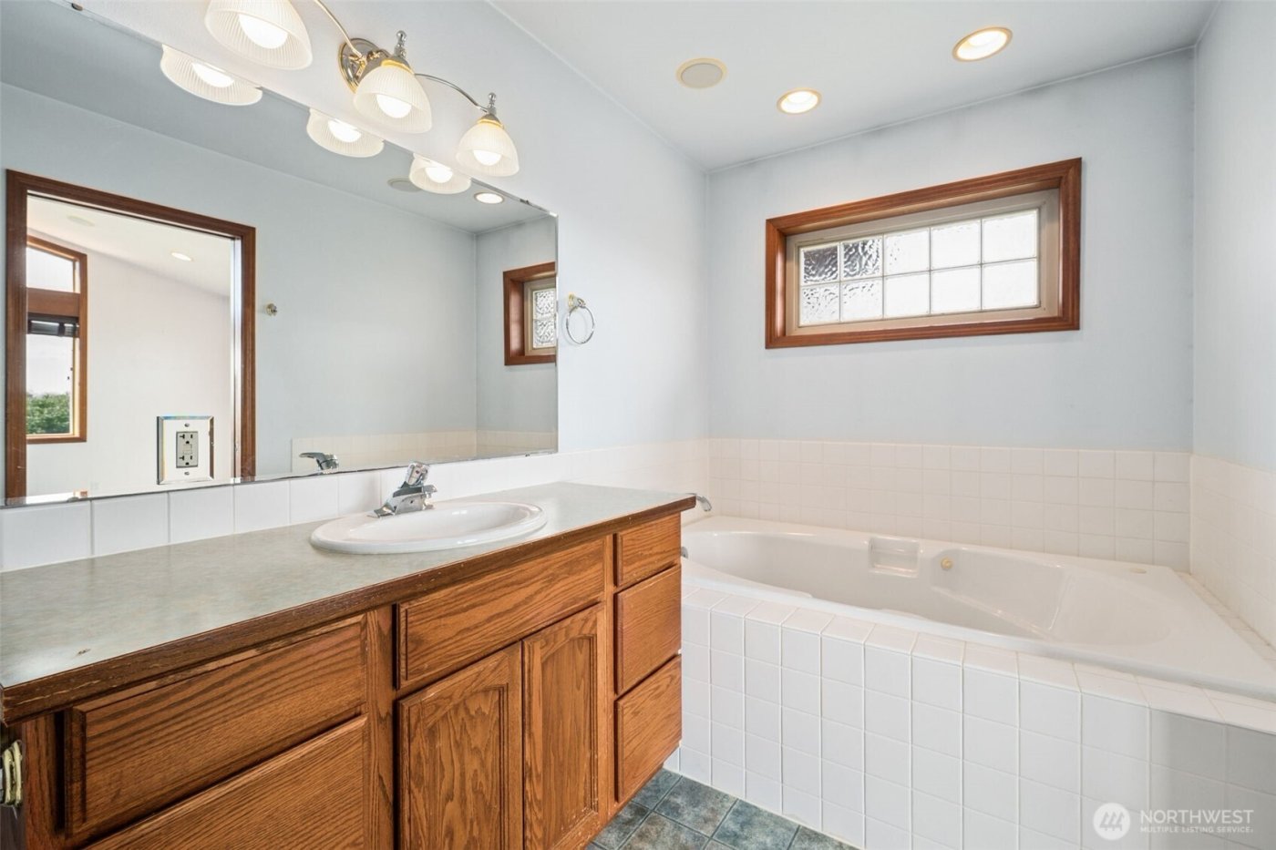 1003 Greenview Avenue , Ocean Shores, WA 98569