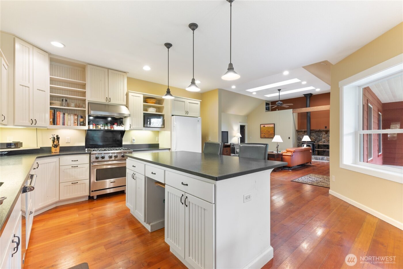 180 Trinity Drive , Castle Rock, WA 98611