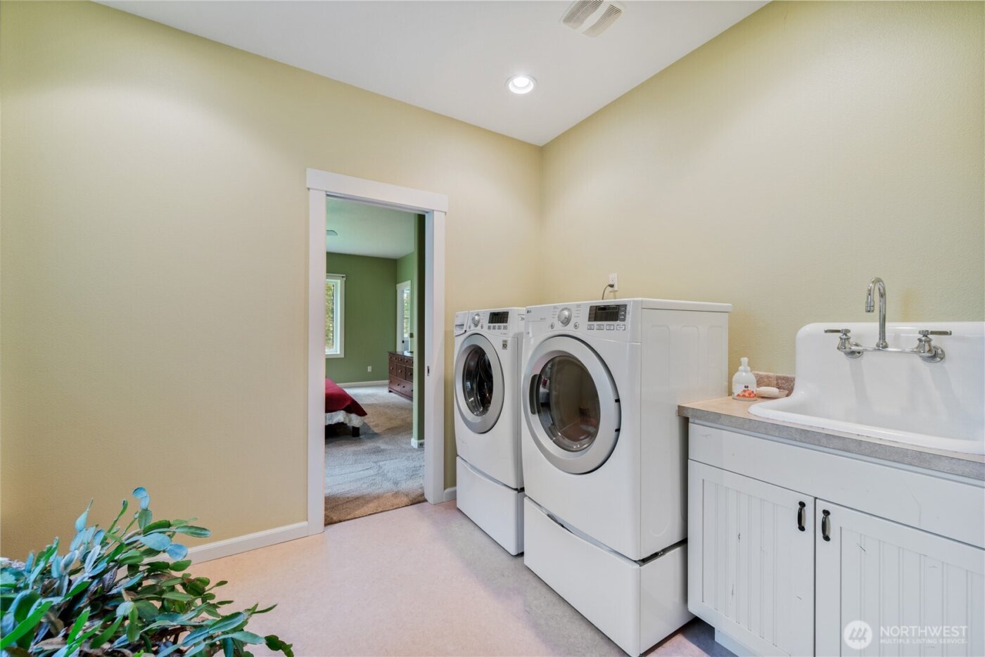 180 Trinity Drive , Castle Rock, WA 98611