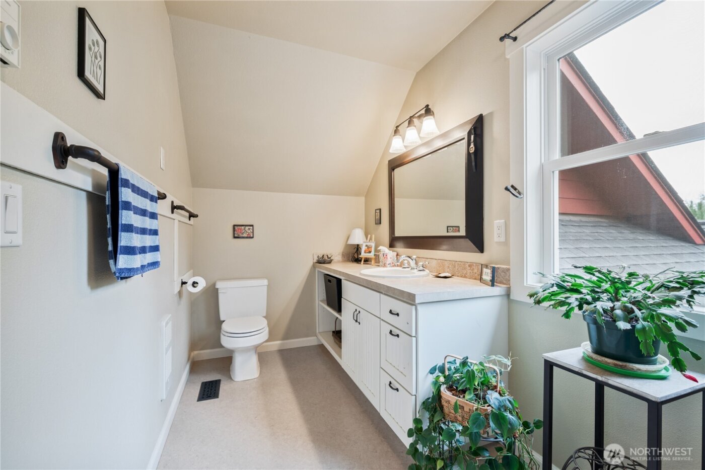 180 Trinity Drive , Castle Rock, WA 98611