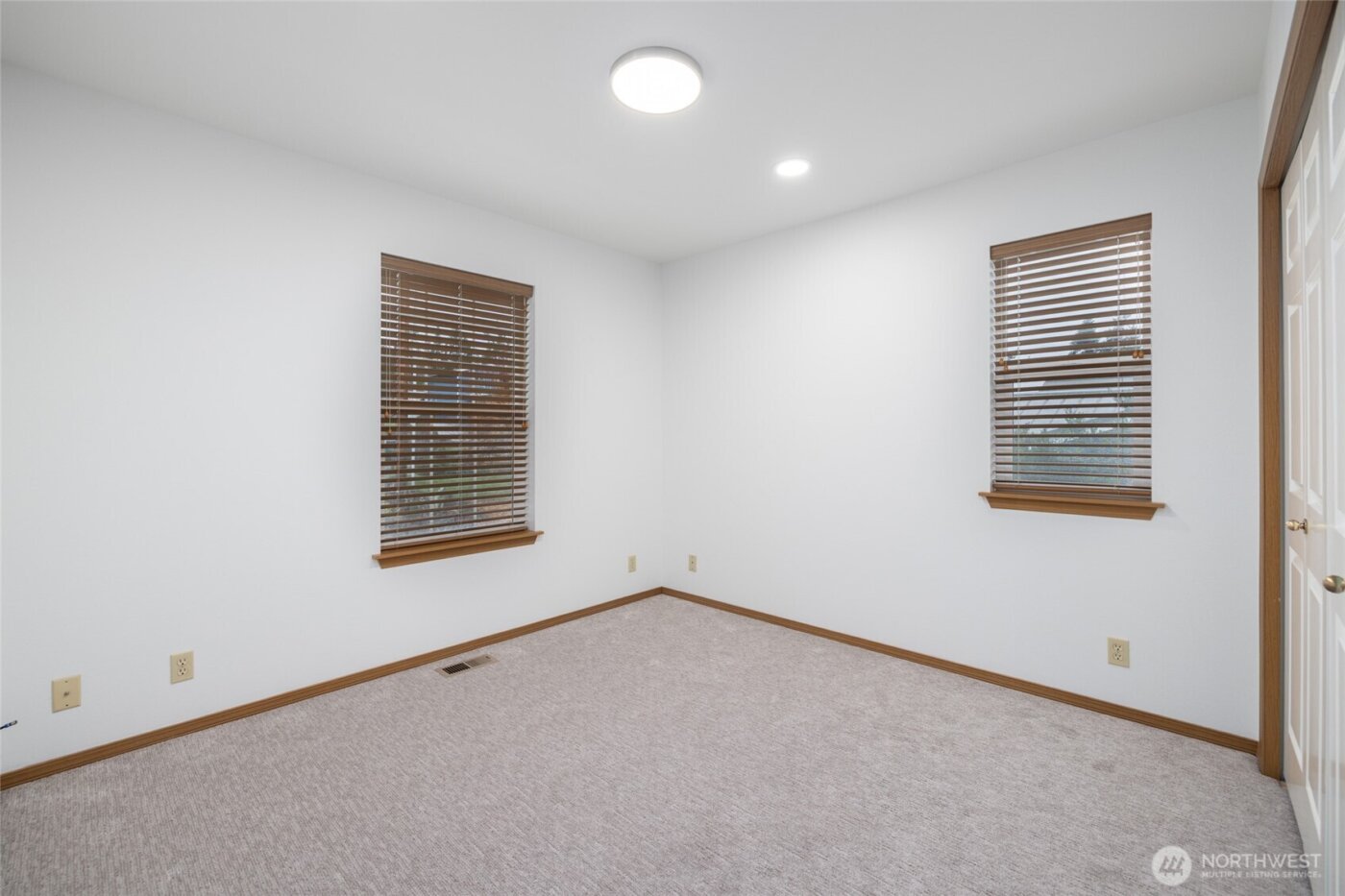 539 Birch Street , Oak Harbor, WA 98277