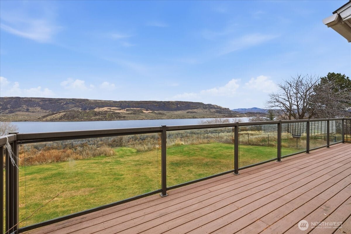 216 Sandy Lane , Electric City, WA 99123