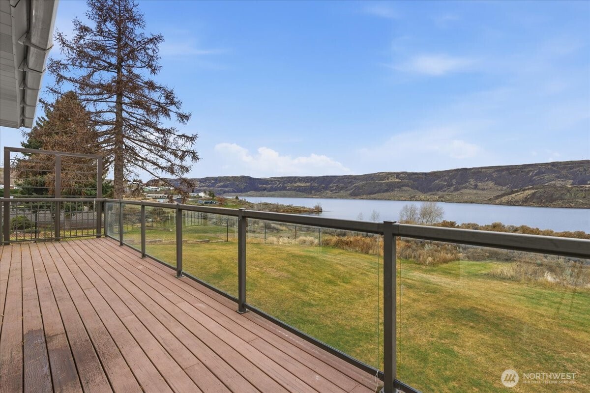 216 Sandy Lane , Electric City, WA 99123