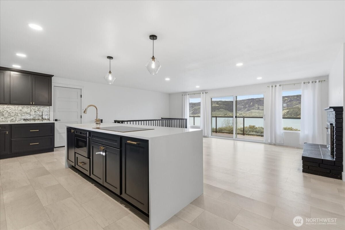 216 Sandy Lane , Electric City, WA 99123