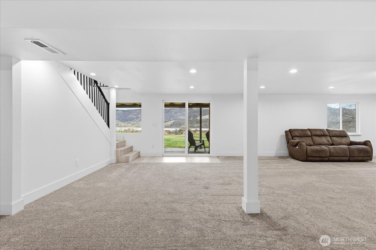 216 Sandy Lane , Electric City, WA 99123