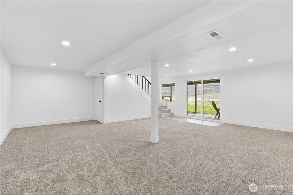 216 Sandy Lane , Electric City, WA 99123