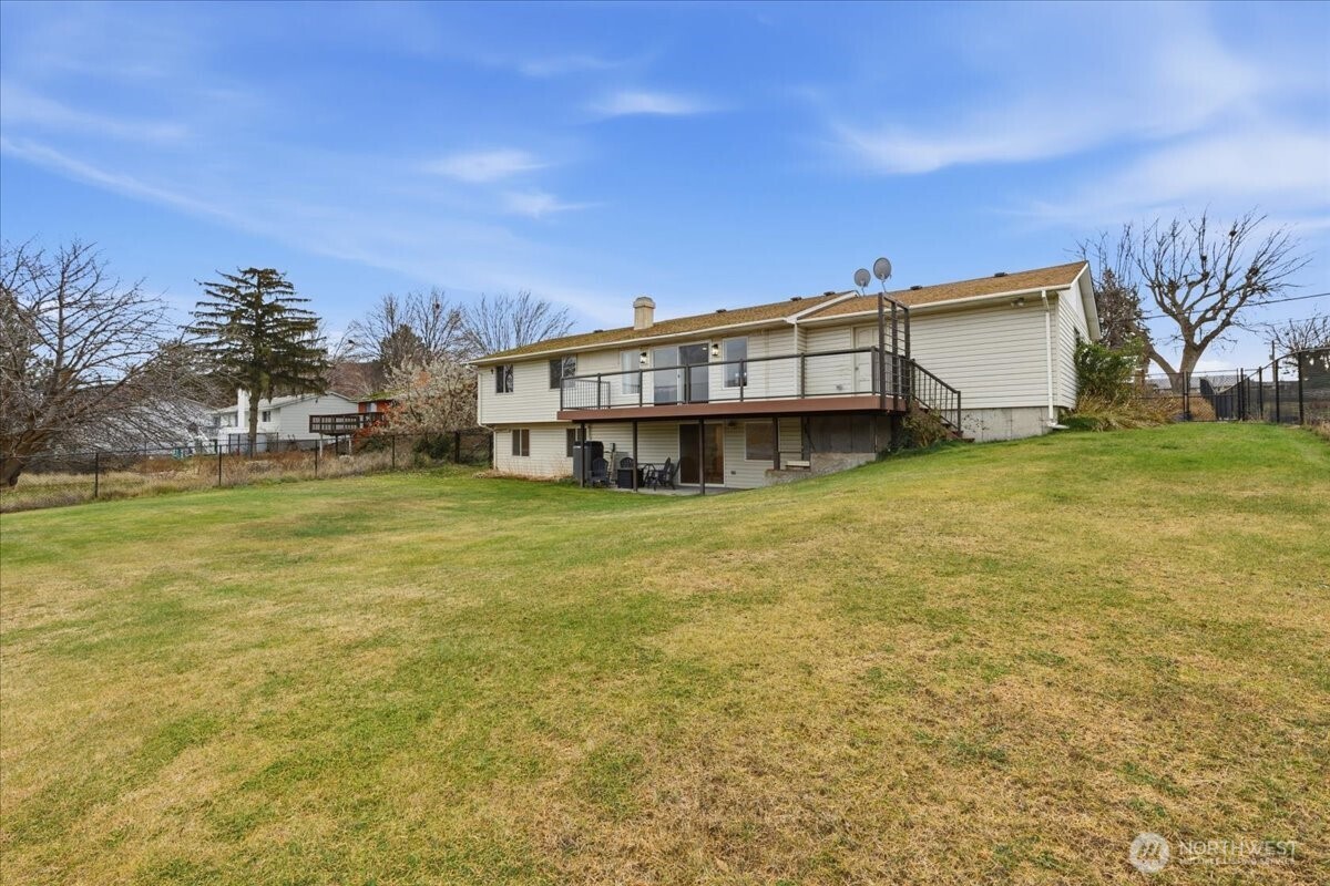 216 Sandy Lane , Electric City, WA 99123