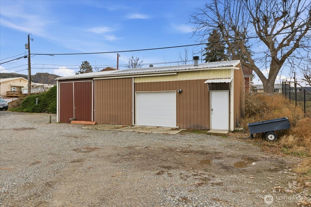 216 Sandy Lane , Electric City, WA 99123