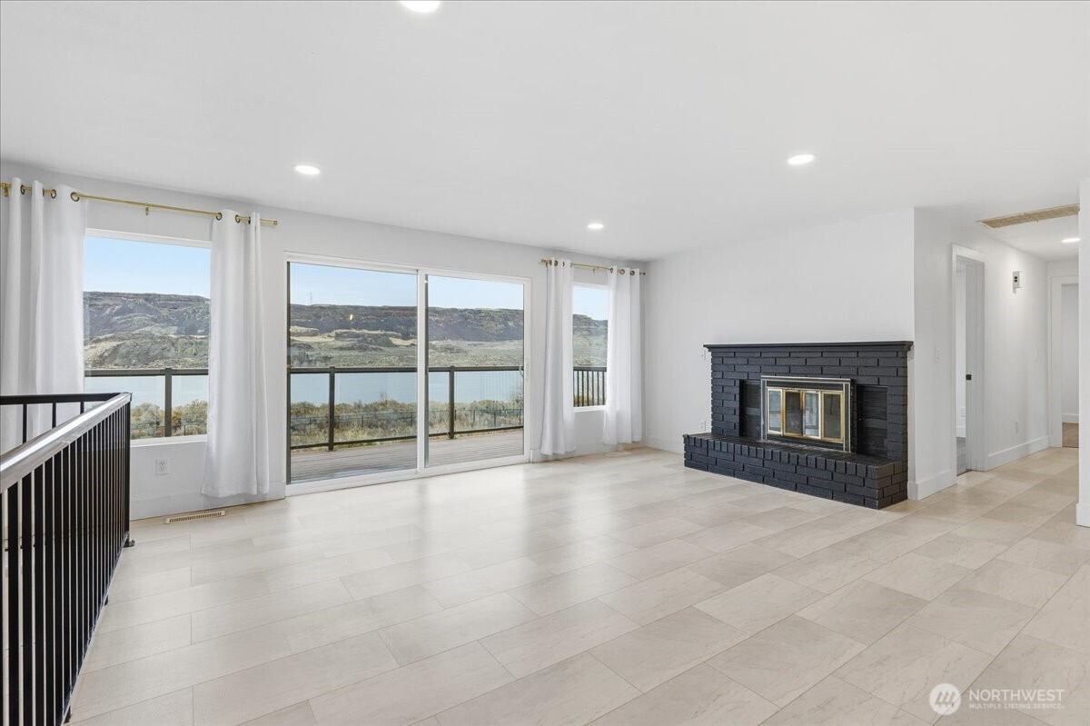 216 Sandy Lane , Electric City, WA 99123