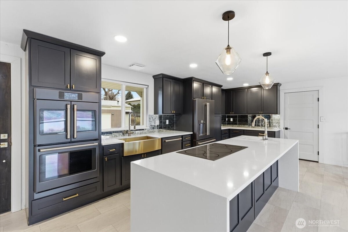 216 Sandy Lane , Electric City, WA 99123