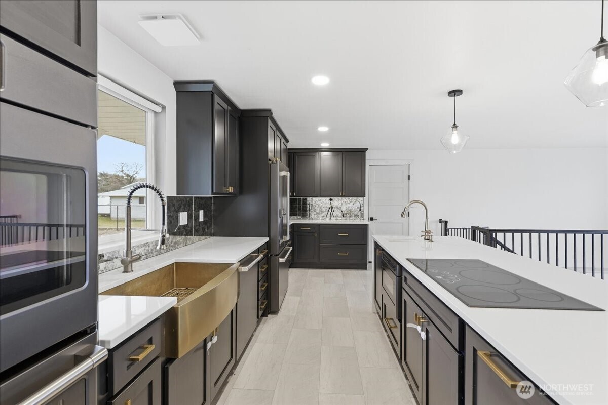 216 Sandy Lane , Electric City, WA 99123