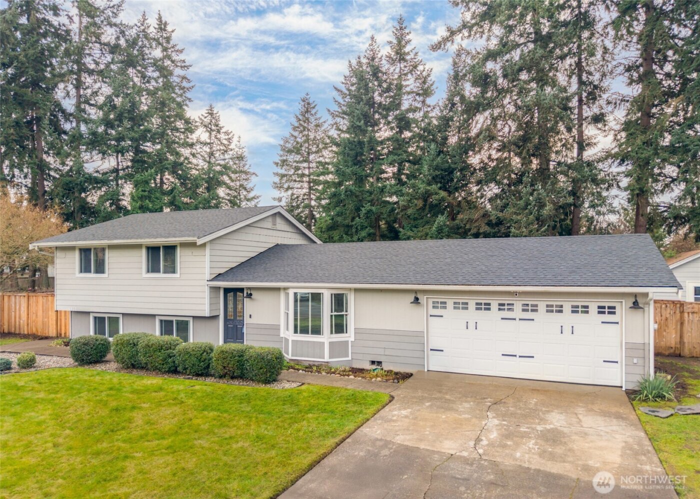 8831 Daffodil Lane SE, Olympia, WA 98513