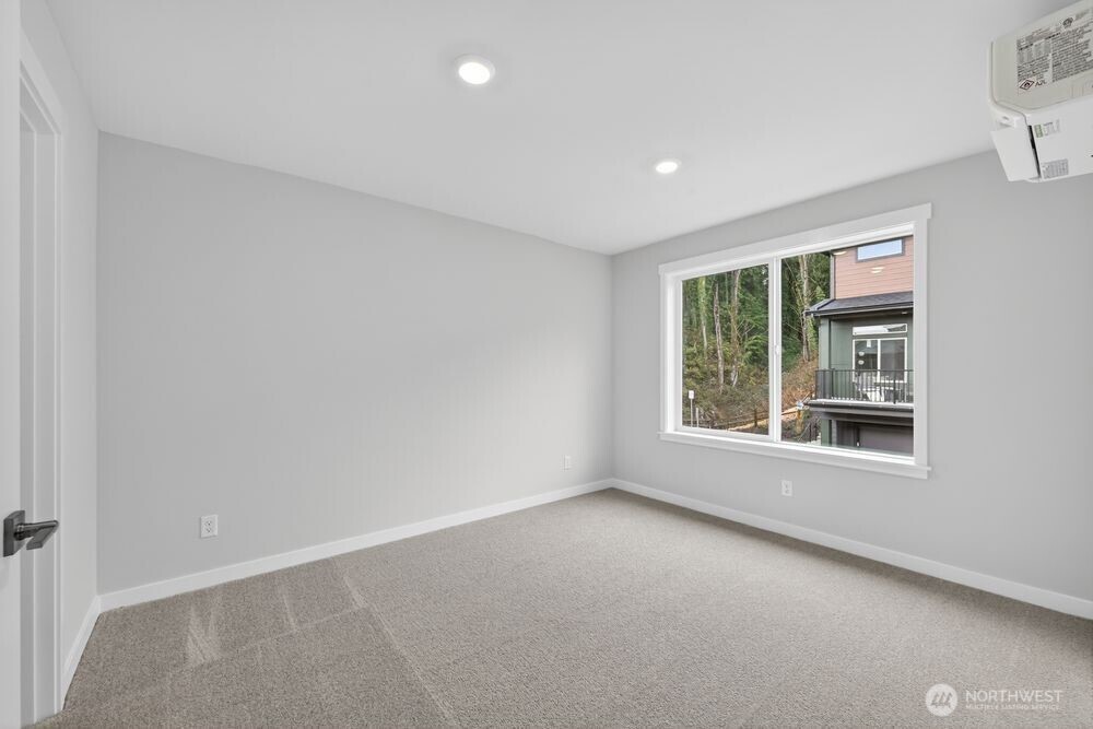 13205 NE 127th Way #E, Kirkland, WA 98034