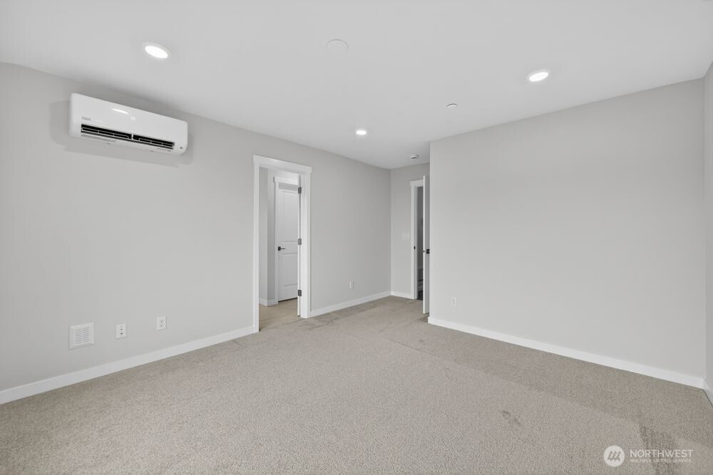 13205 NE 127th Way #E, Kirkland, WA 98034