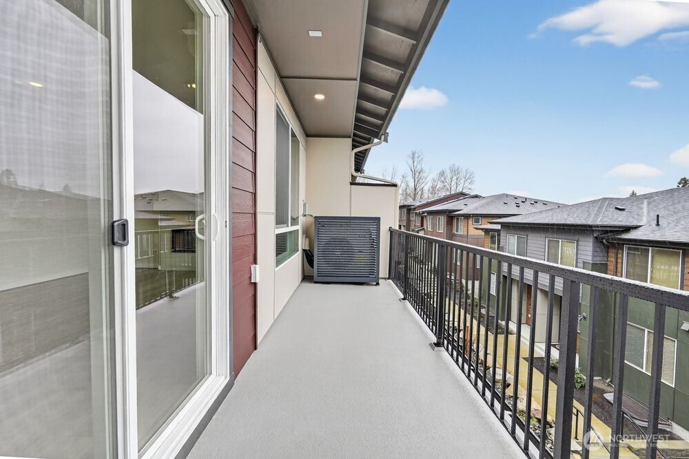 13205 NE 127th Way #E, Kirkland, WA 98034