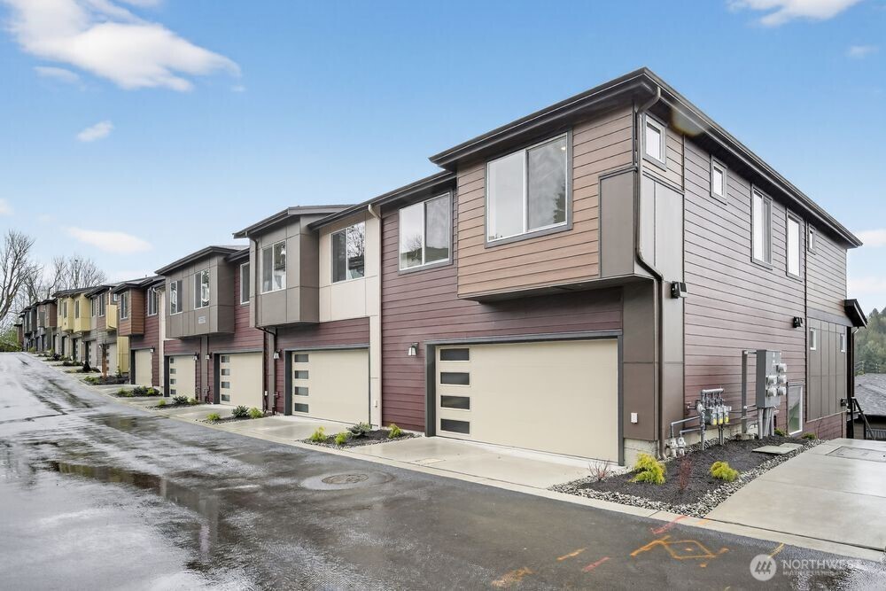 13205 NE 127th Way #E, Kirkland, WA 98034