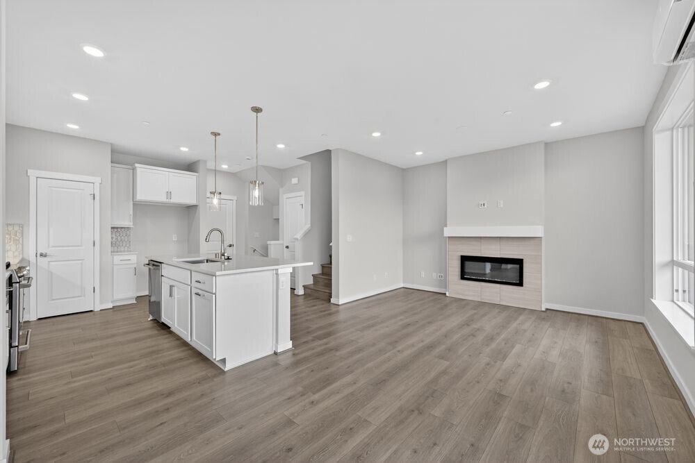 13205 NE 127th Way #E, Kirkland, WA 98034