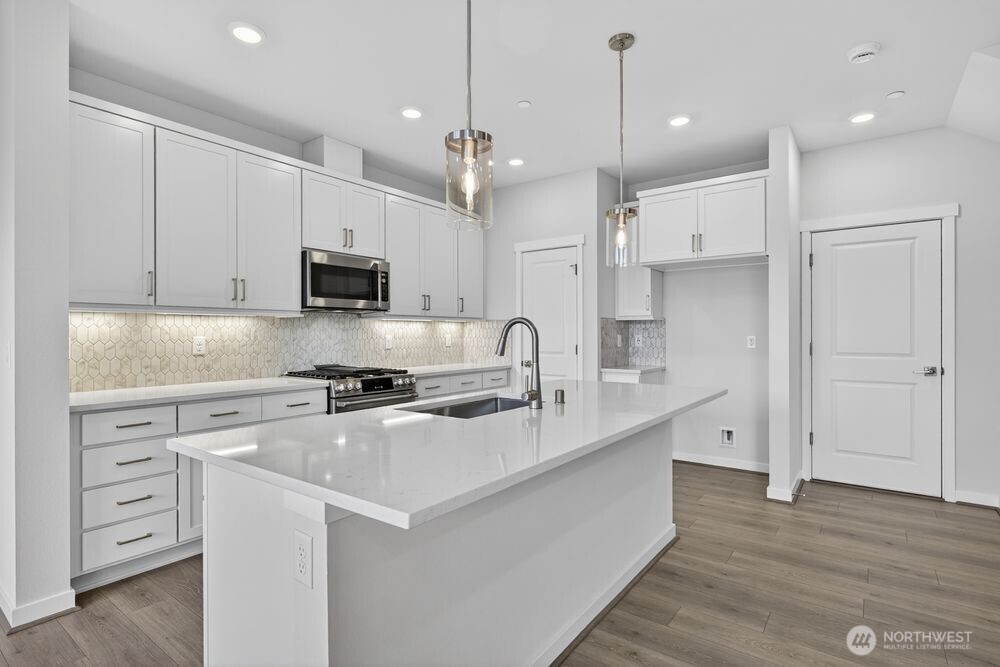 13205 NE 127th Way #E, Kirkland, WA 98034