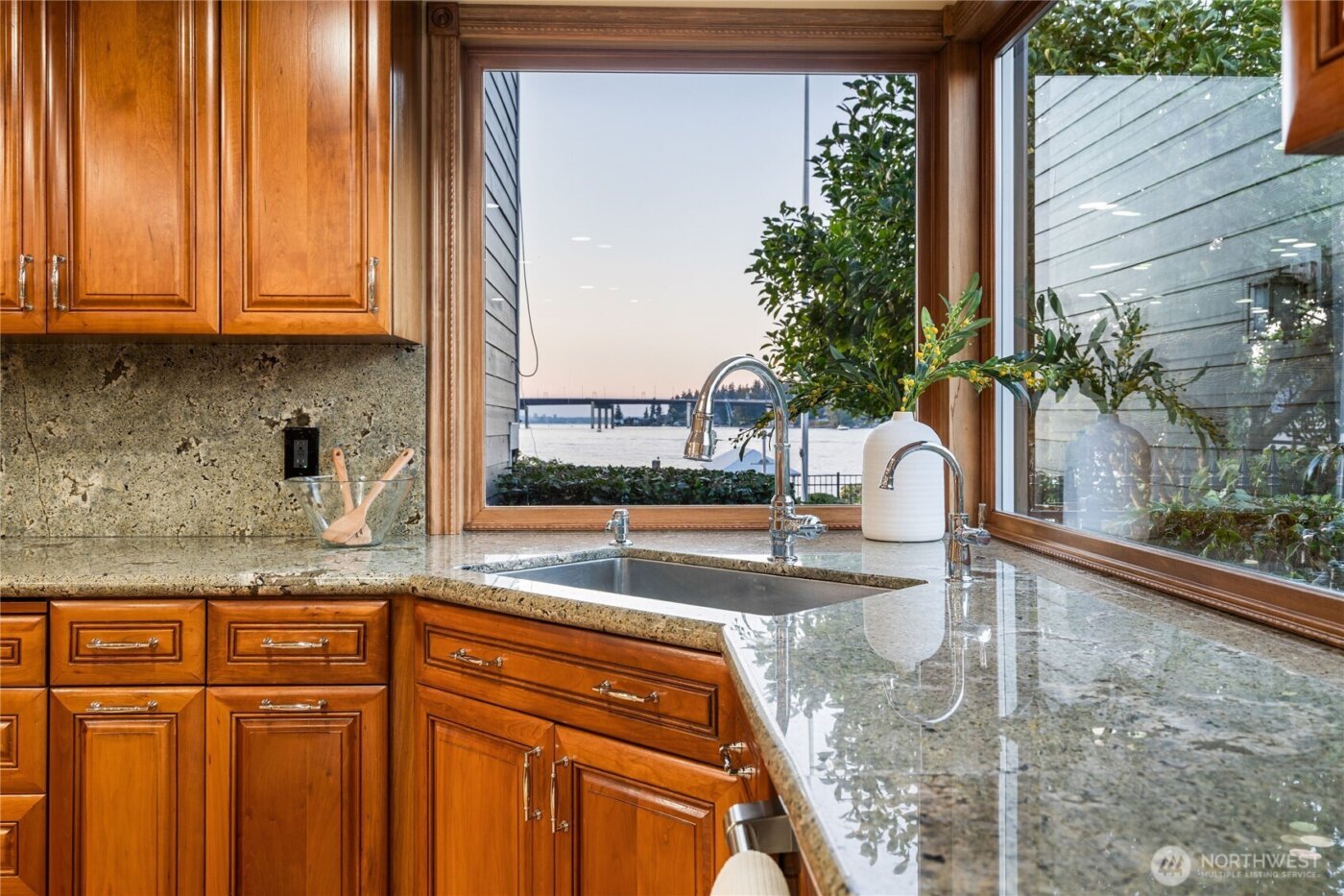 106 Cascade Key , Bellevue, WA 98006-1004