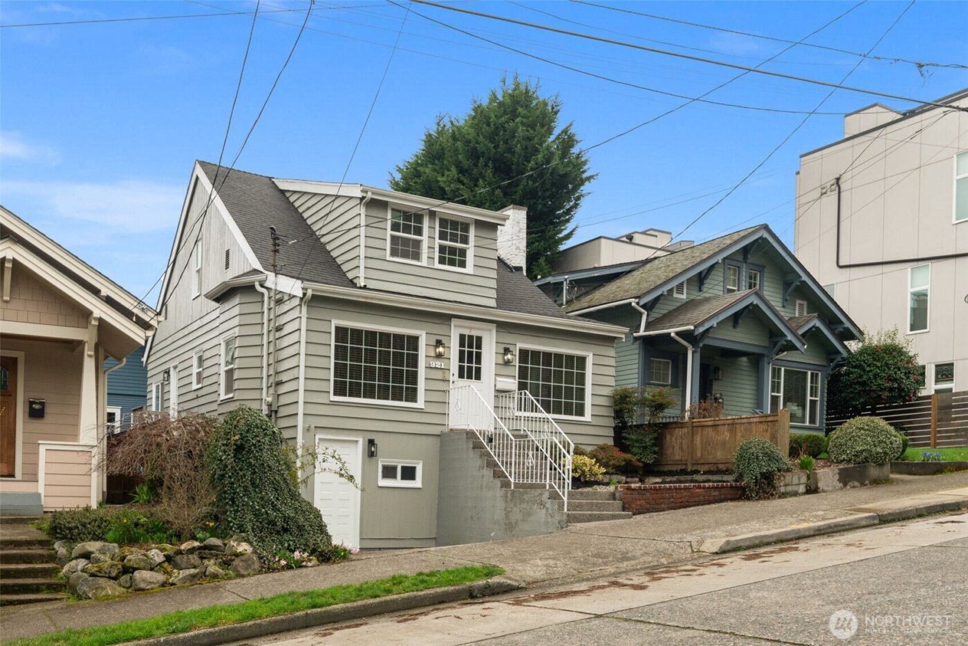 921 N 50th Street , Seattle, WA 98103