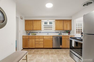 921 N 50th Street , Seattle, WA 98103 - Photo 14