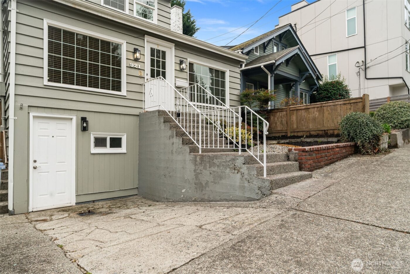 921 N 50th Street , Seattle, WA 98103
