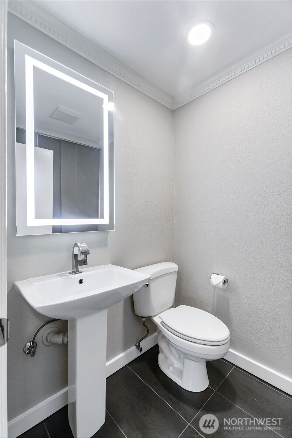 2409 S 222nd Street #B16, Des Moines, WA 98198