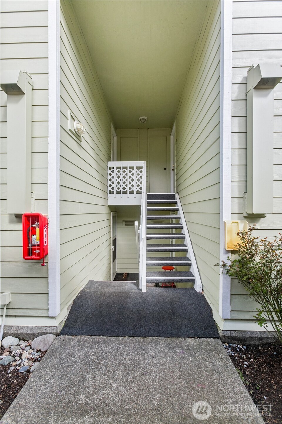 2409 S 222nd Street #B16, Des Moines, WA 98198