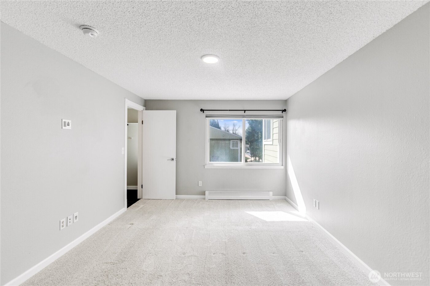 2409 S 222nd Street #B16, Des Moines, WA 98198