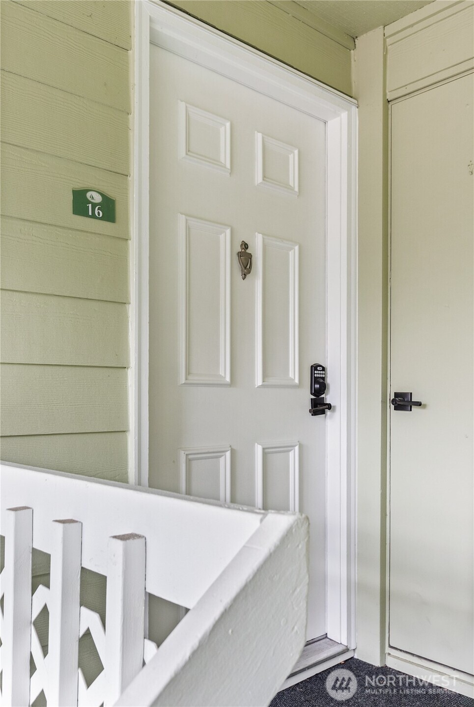 2409 S 222nd Street #B16, Des Moines, WA 98198