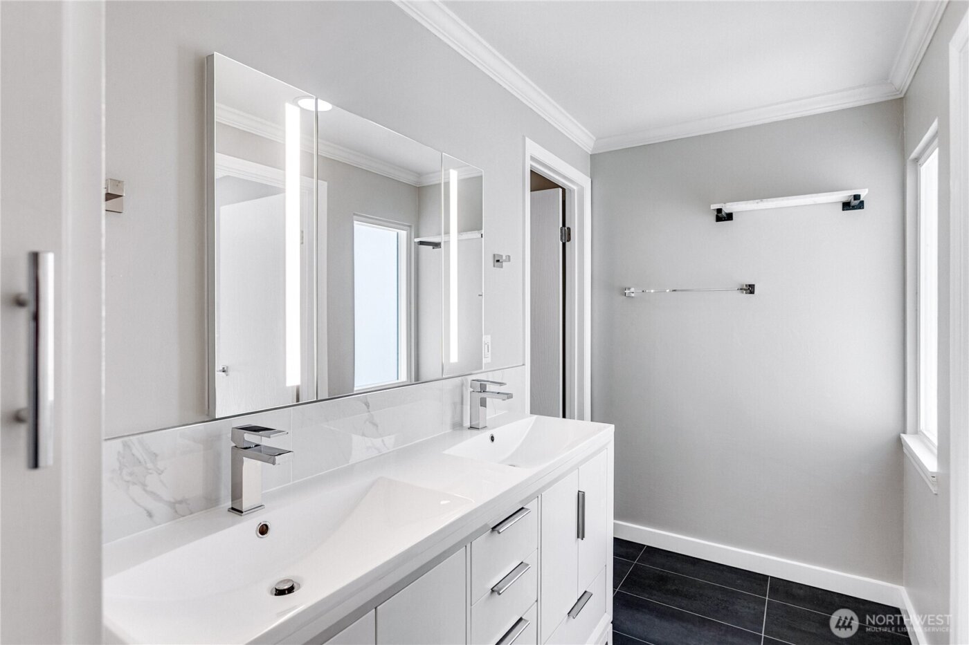 2409 S 222nd Street #B16, Des Moines, WA 98198