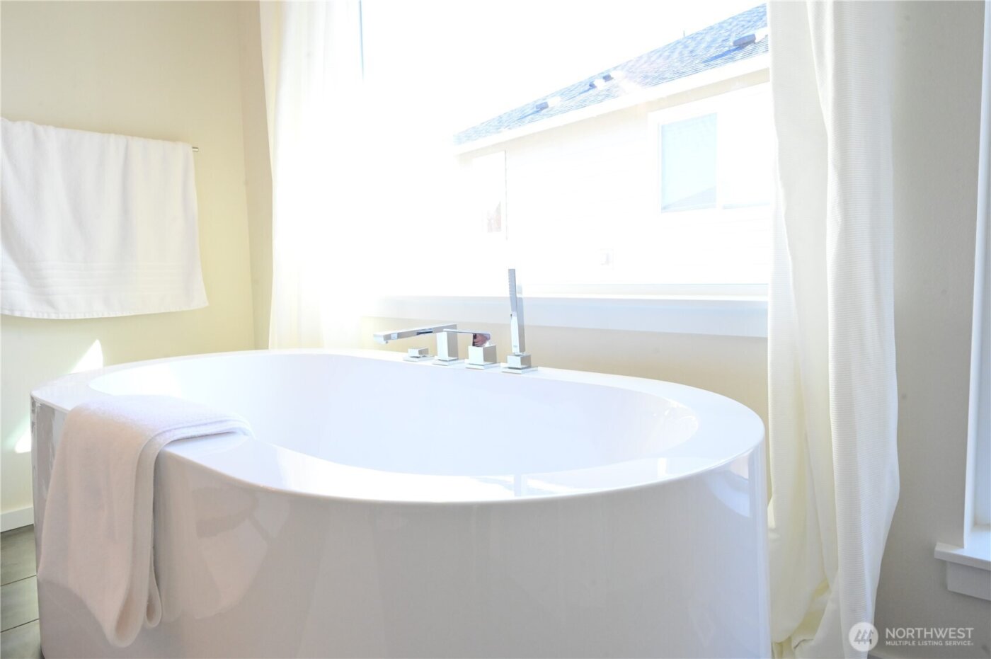 16327 25th St E , Lake Tapps, WA 98391