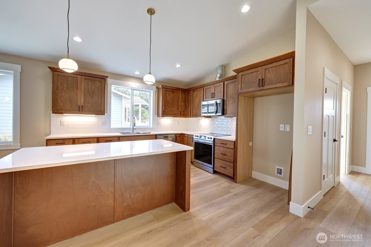 811 NE 357th Street , Ocean Park, WA 98640