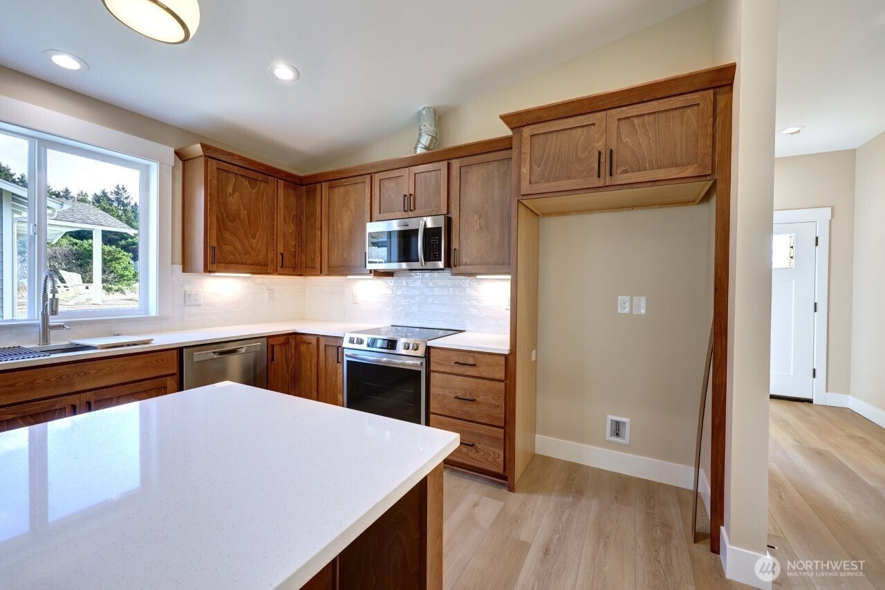 811 NE 357th Street , Ocean Park, WA 98640