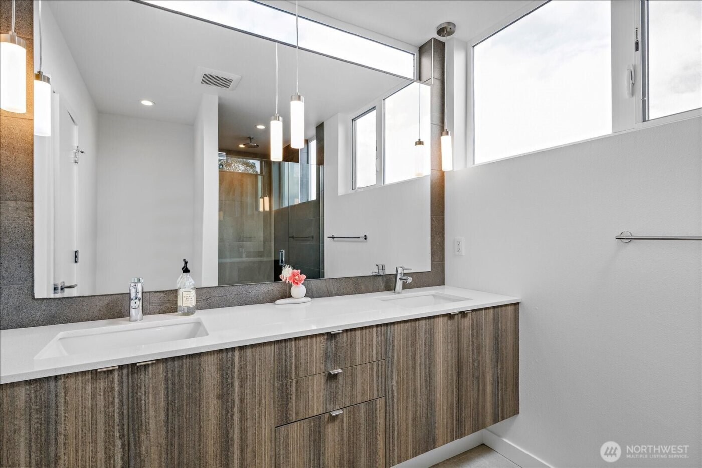 4307 B Francis Avenue N, Seattle, WA 98103