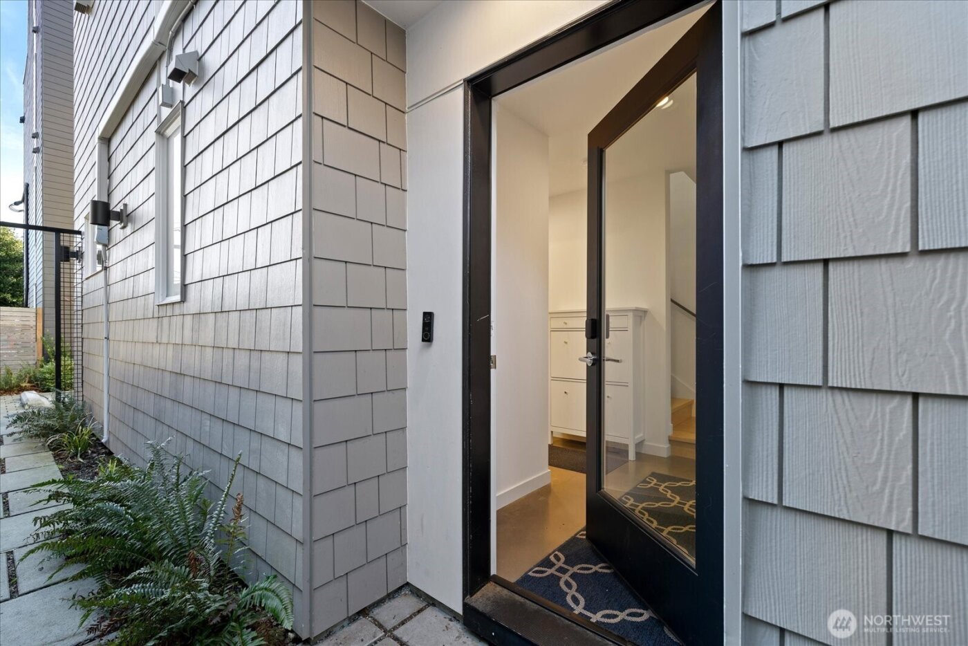 4307 B Francis Avenue N, Seattle, WA 98103