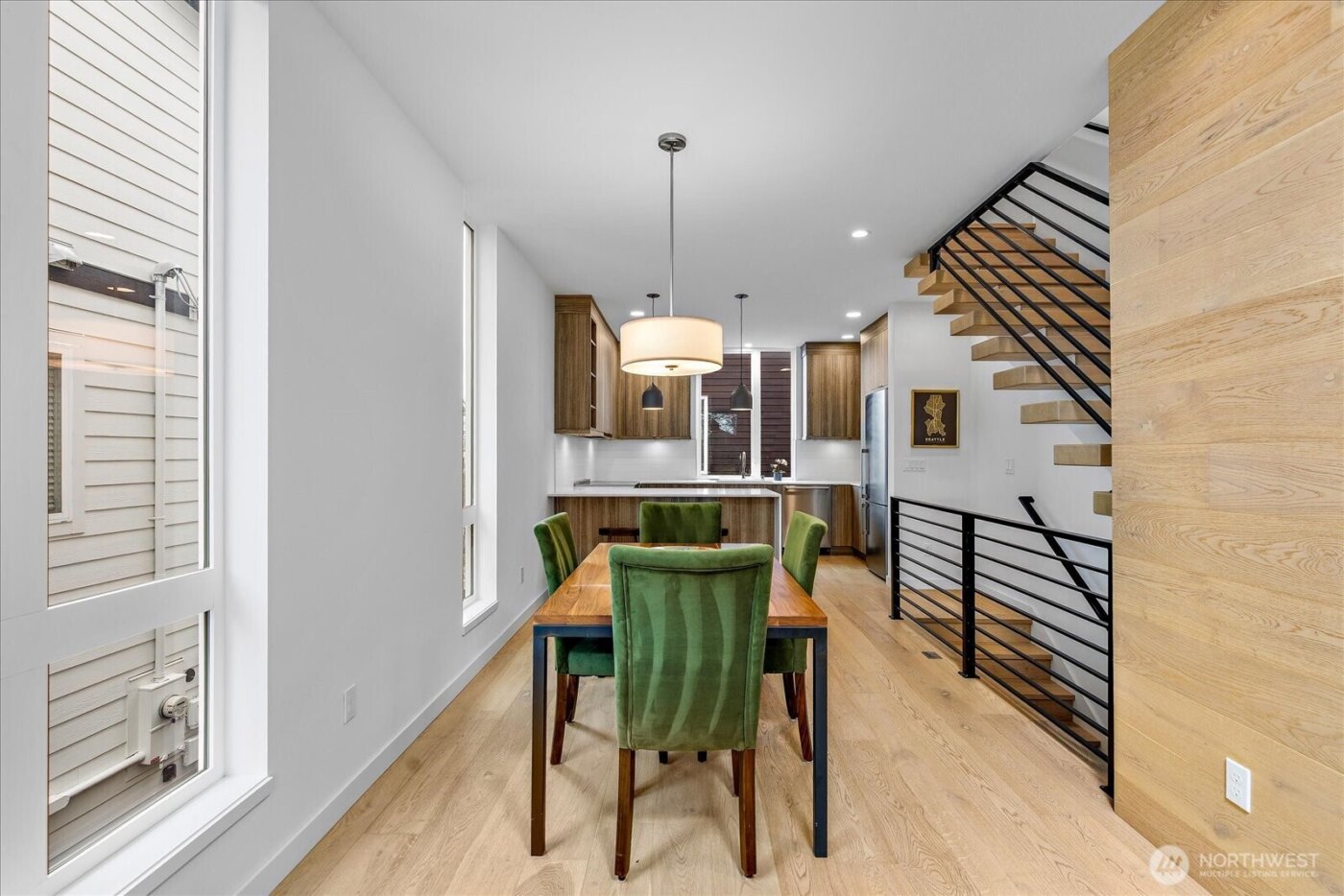 4307 B Francis Avenue N, Seattle, WA 98103