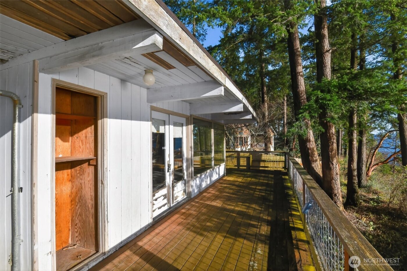 1284 Dines Point Rd , Greenbank, WA 98253