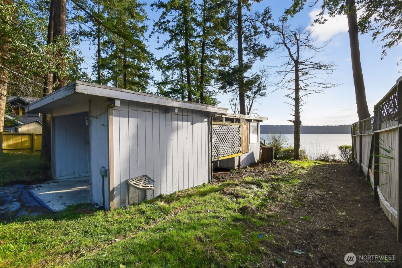 1284 Dines Point Rd , Greenbank, WA 98253