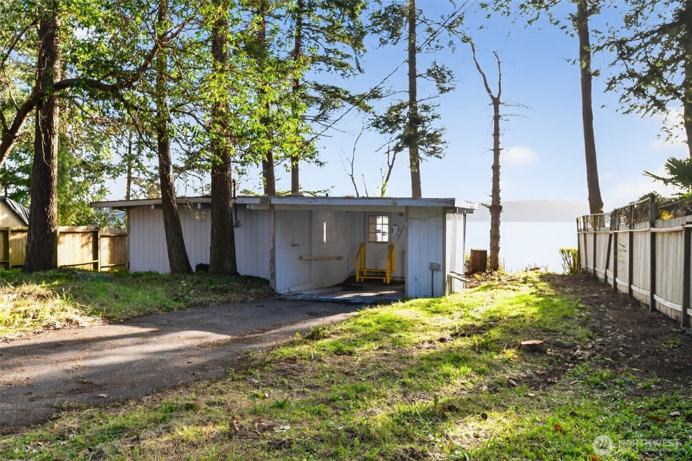 1284 Dines Point Rd , Greenbank, WA 98253