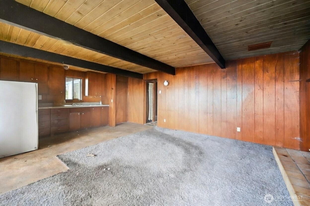 1284 Dines Point Rd , Greenbank, WA 98253