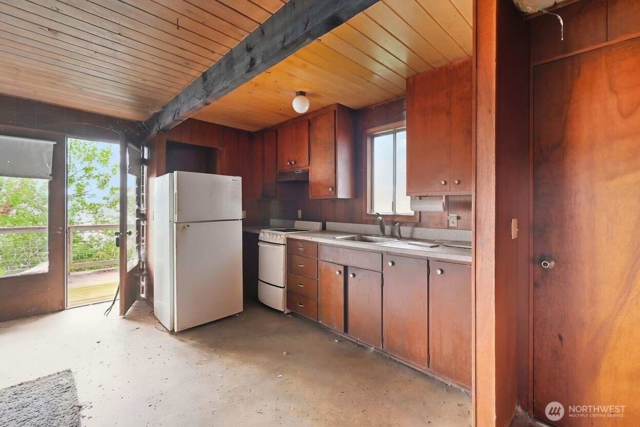 1284 Dines Point Rd , Greenbank, WA 98253