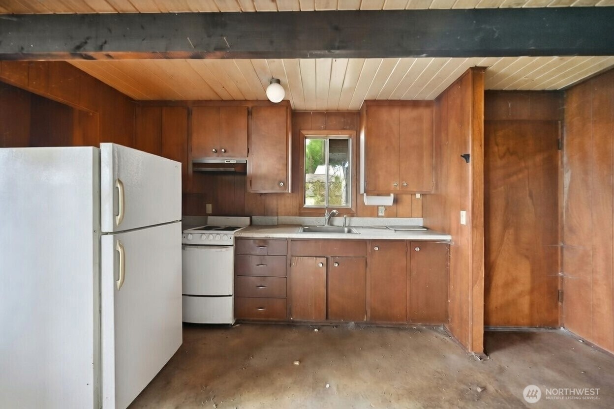 1284 Dines Point Rd , Greenbank, WA 98253