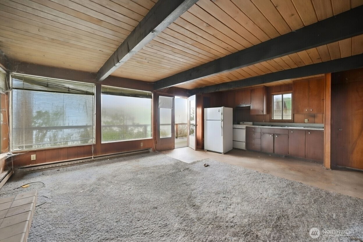 1284 Dines Point Rd , Greenbank, WA 98253