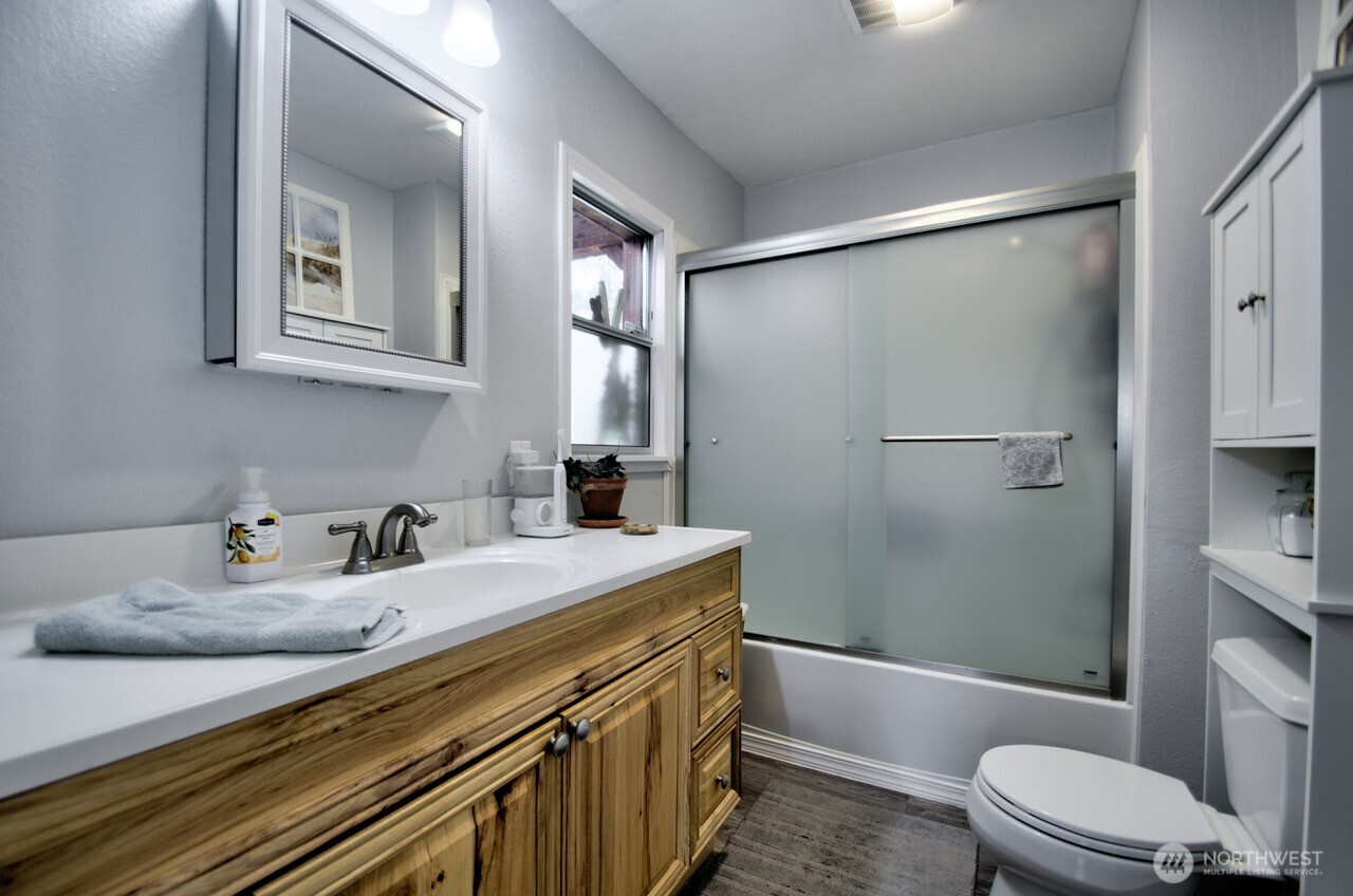 1296 Centralia Alpha Road , Chehalis, WA 98532