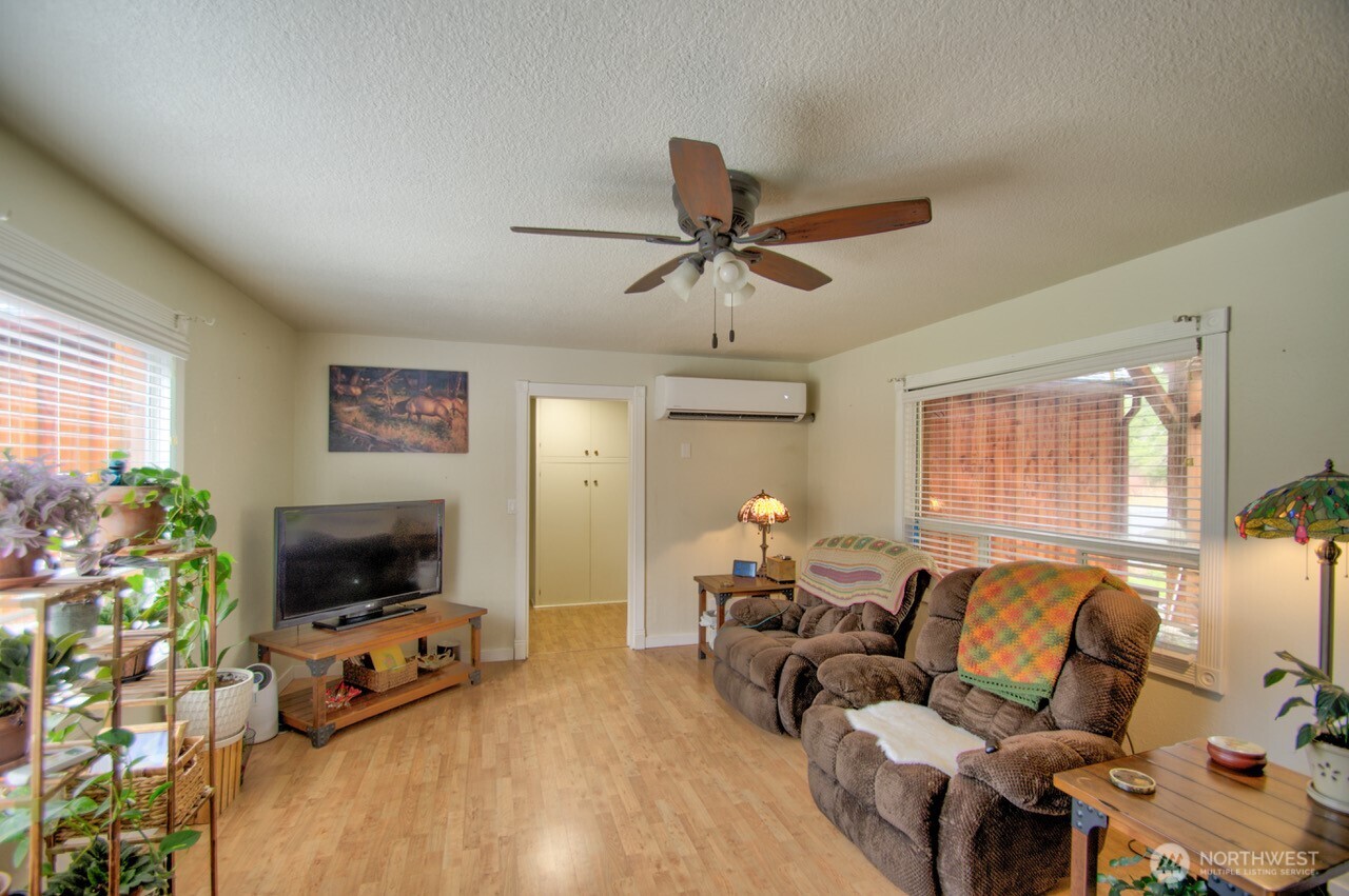 1296 Centralia Alpha Road , Chehalis, WA 98532