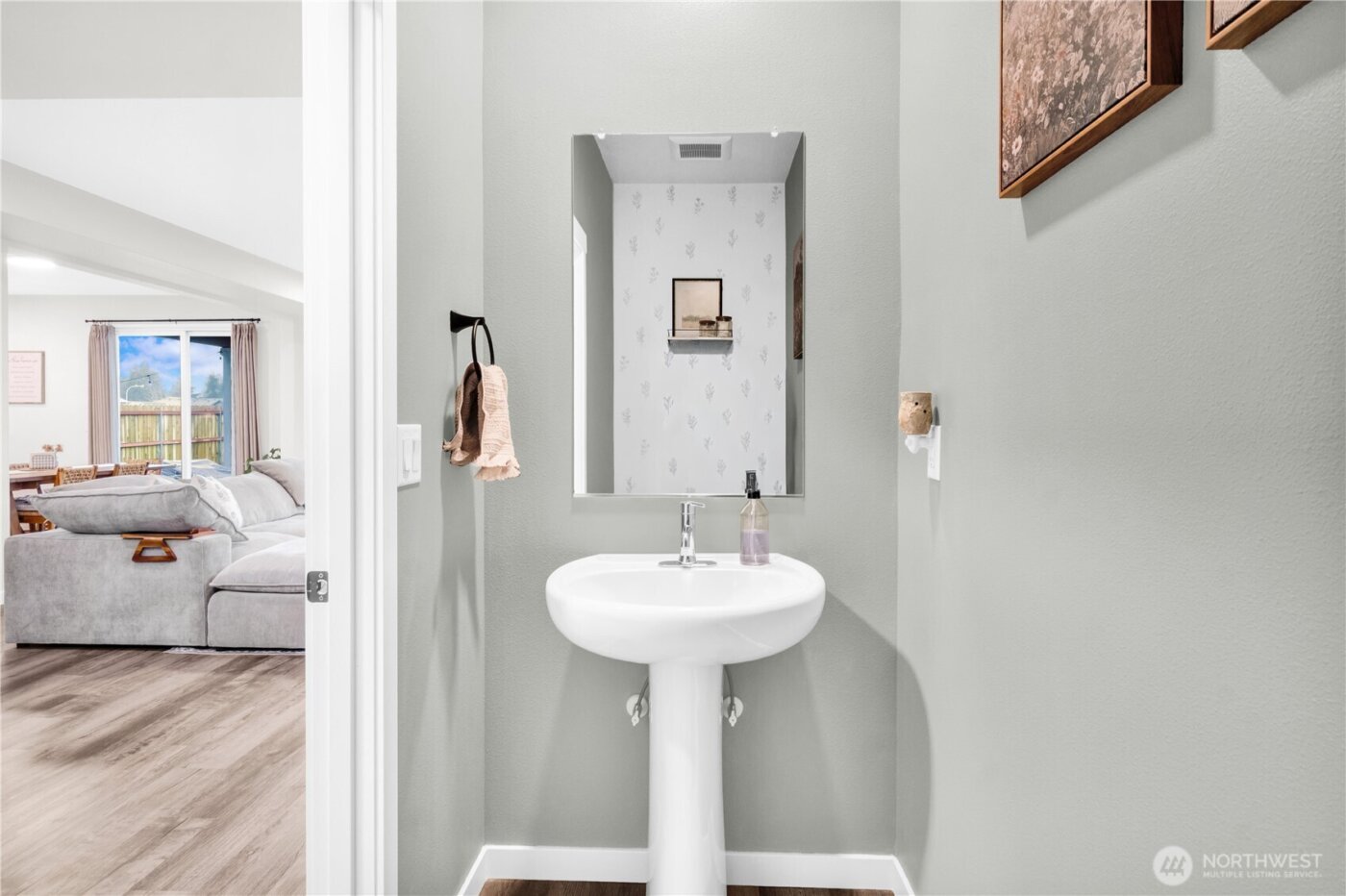 605 Cardinal Ave , Winlock, WA 98596