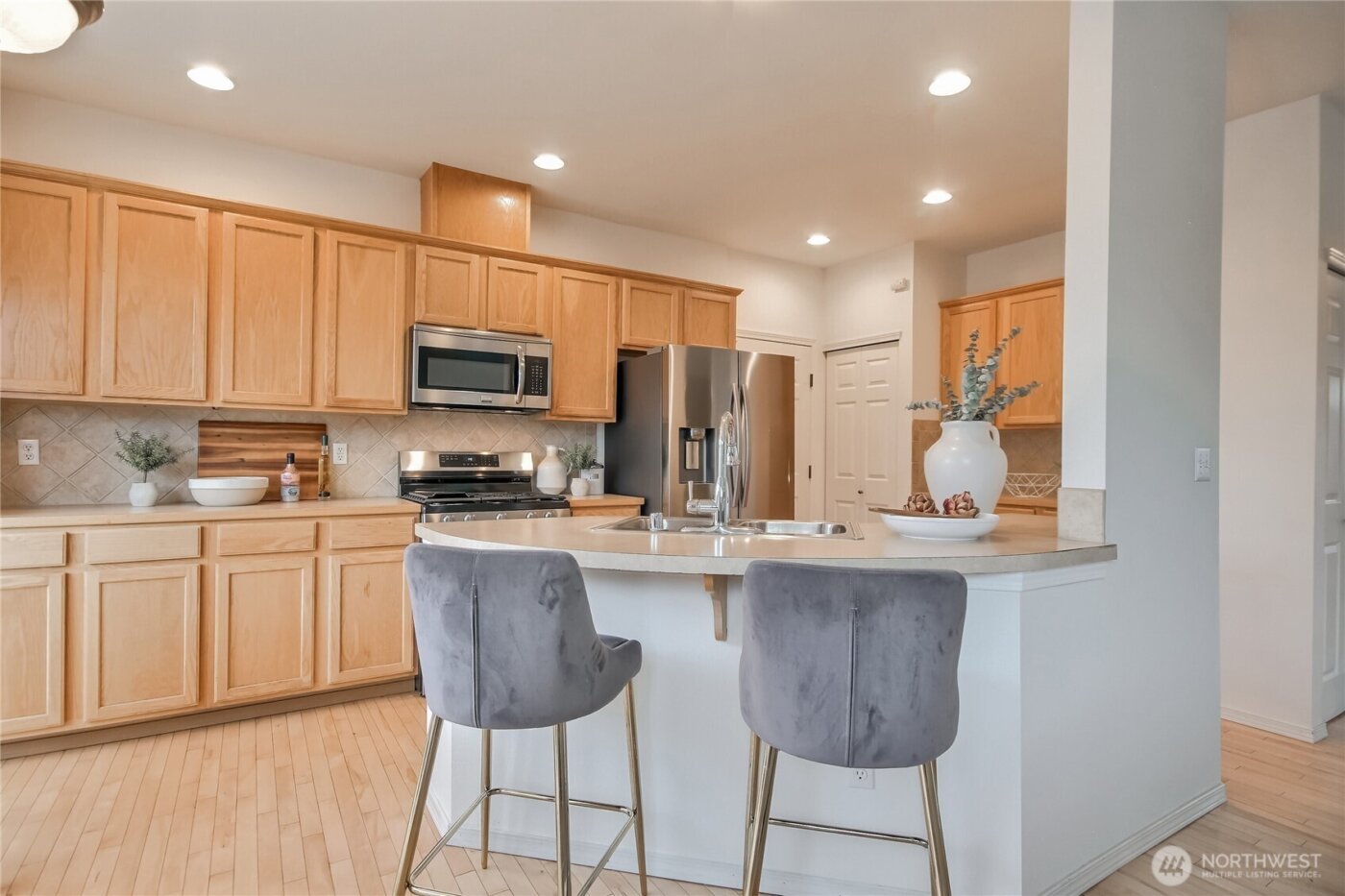 512 29th Ave SE, Puyallup, WA 98374