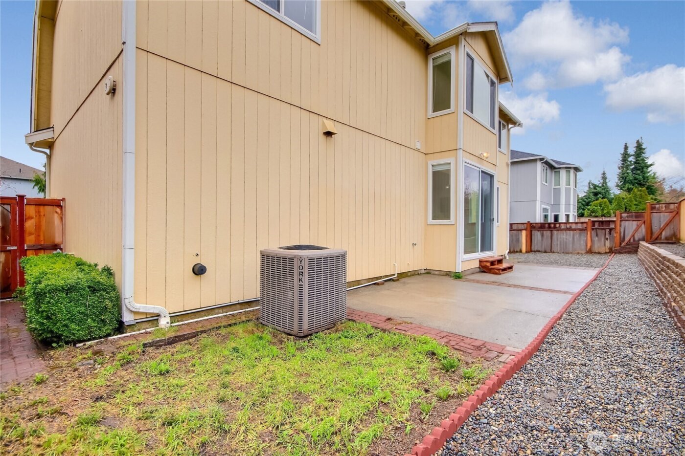 512 29th Ave SE, Puyallup, WA 98374