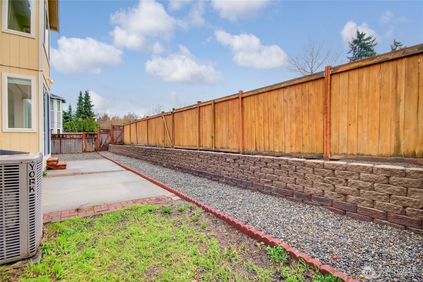 512 29th Ave SE, Puyallup, WA 98374